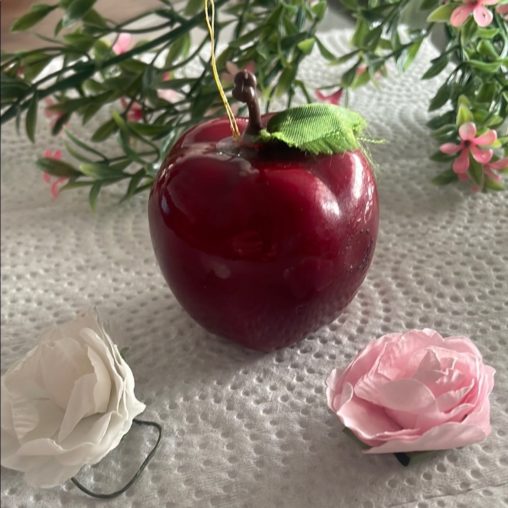 Red Acrylic Apple Ornament Leaf Accent Christmas Holiday Table Decor NWOT